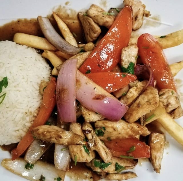 Pollo Saltado.